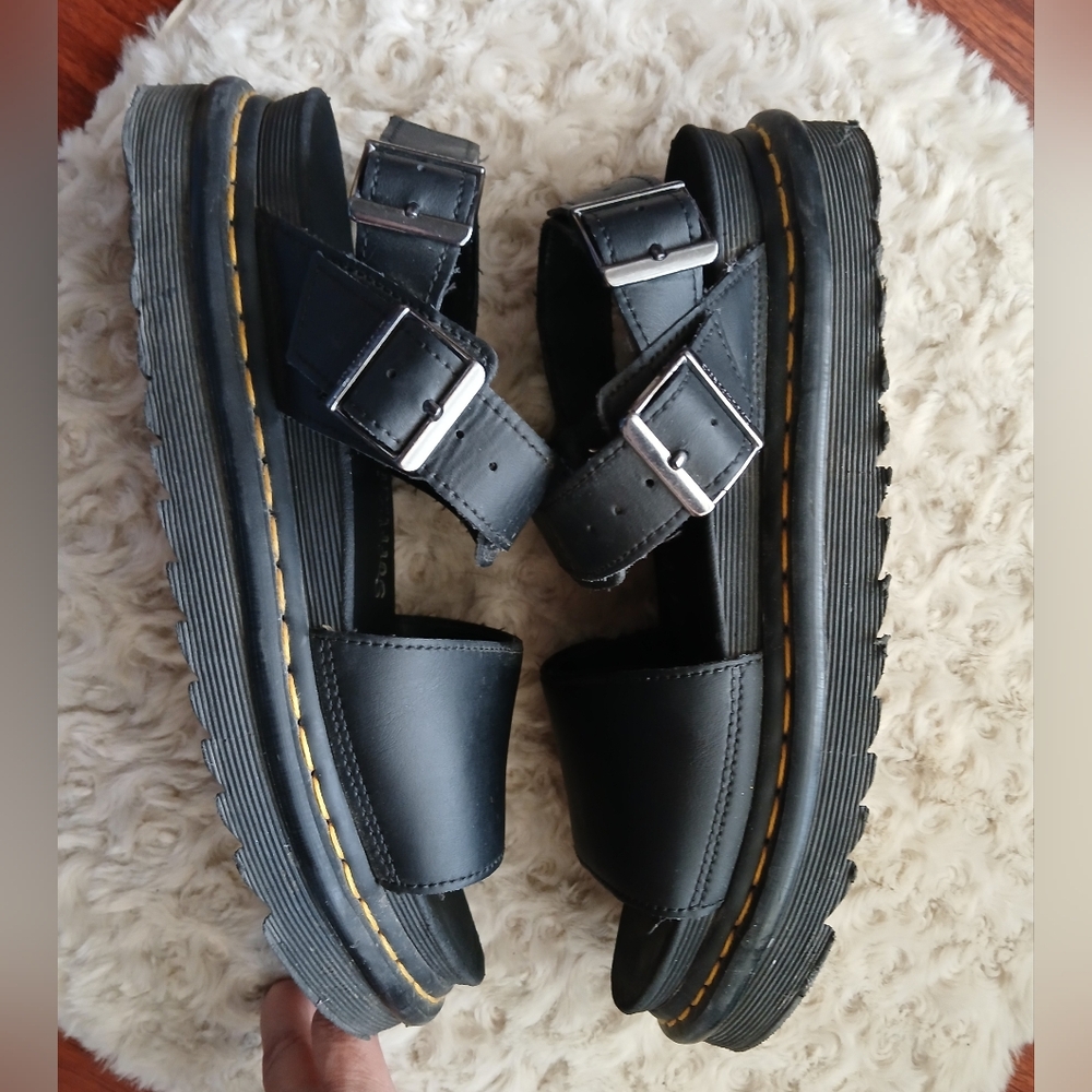 🌟 Dr. Martens Women's VOSS Leather Strap Sandals - Picture 5 of 13